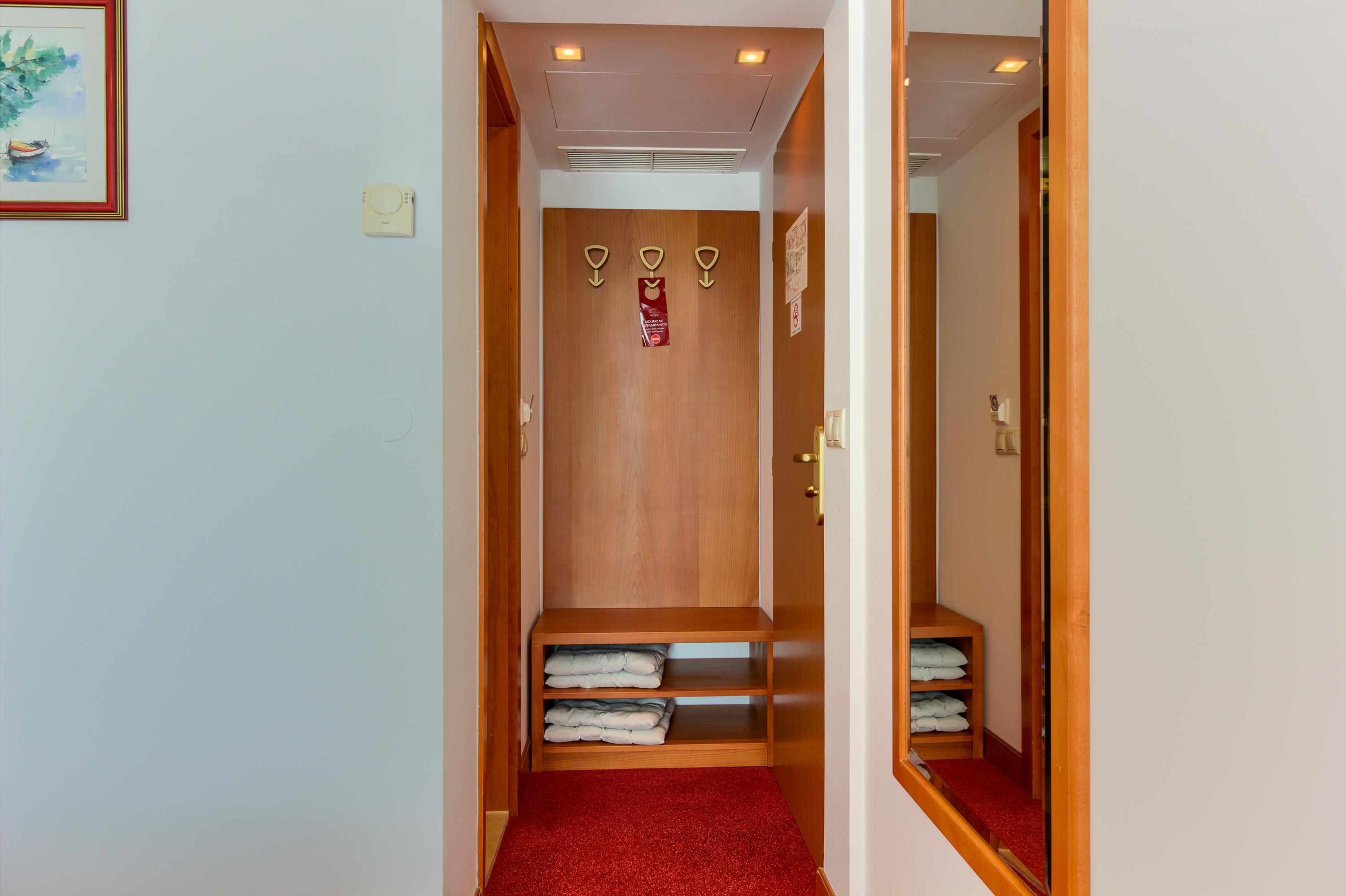 Hotel Villa Dvor (Adults Only) โอมิช ภายนอก รูปภาพ