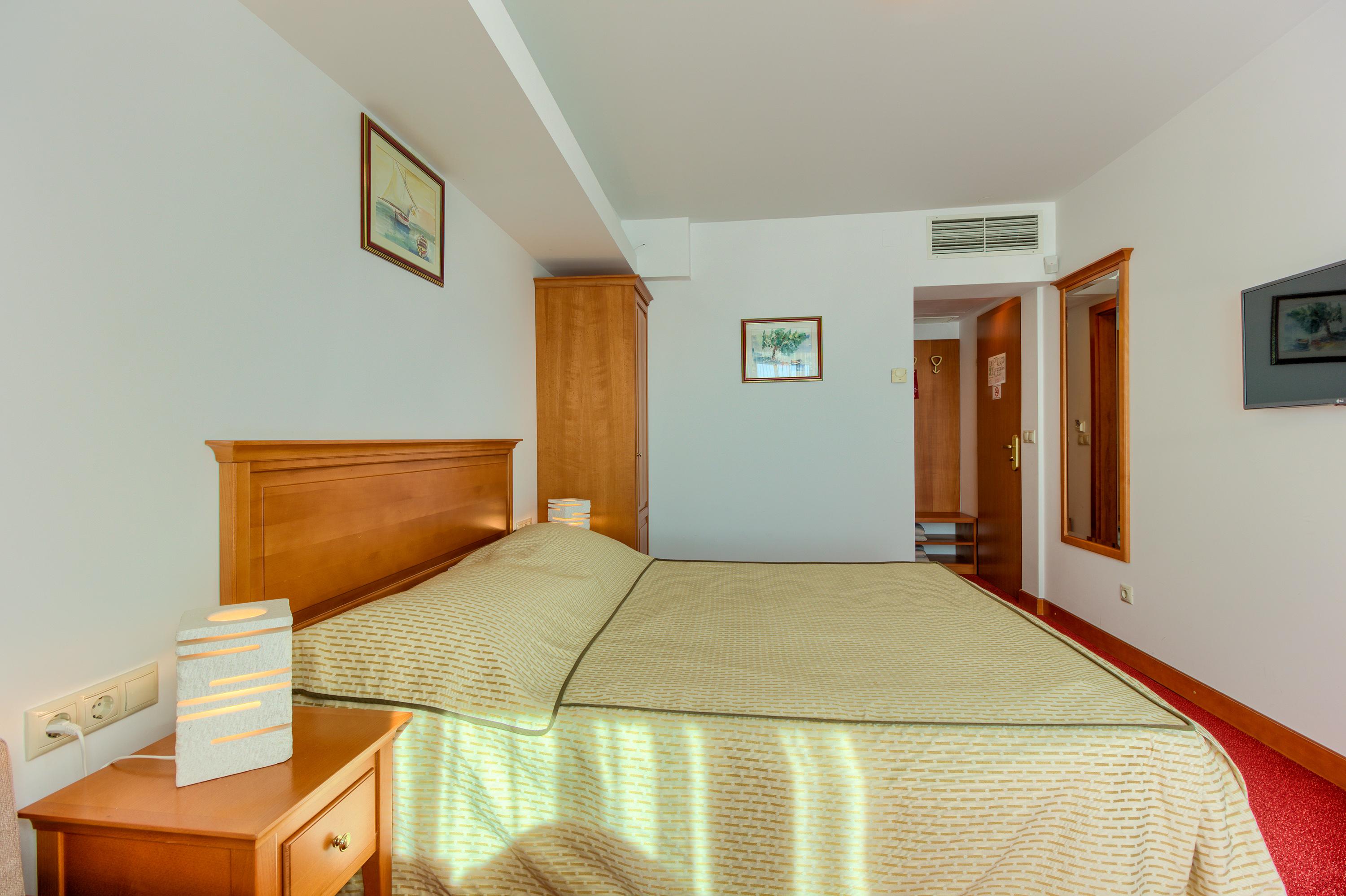 Hotel Villa Dvor (Adults Only) โอมิช ภายนอก รูปภาพ